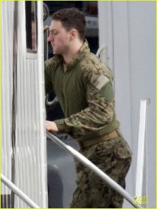 aaron-taylor-johnson-military-uniform-on-godzilla-set-23-300x400